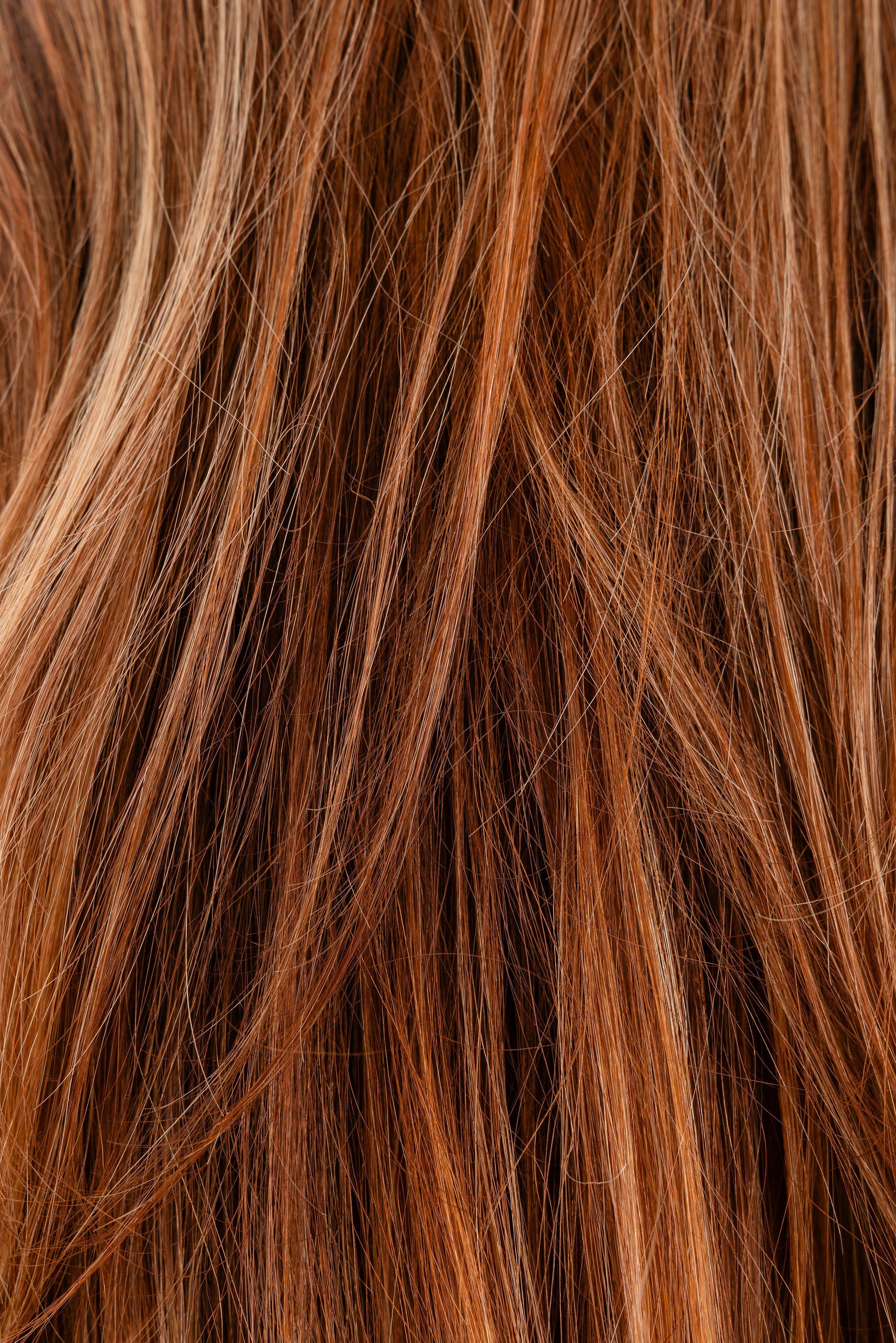 Chute de cheveux à l'automne : ce qui est normal et les gestes à adopter